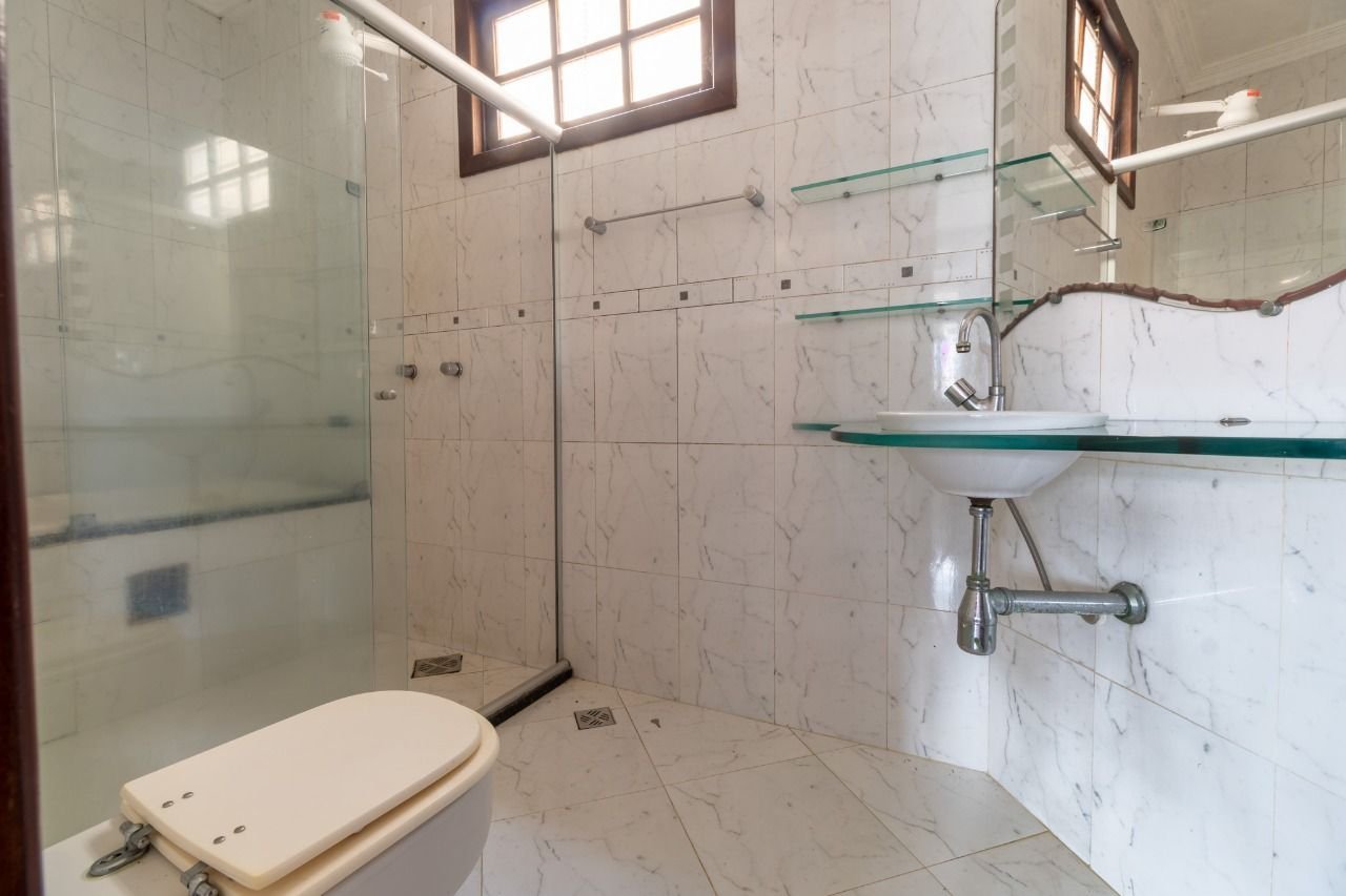 Casa Duplex com 3 Suítes com 265 m²